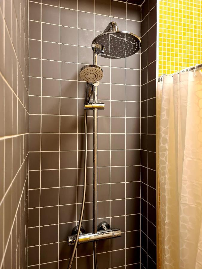 Railway Bed Hostel Kaunas Esterno foto