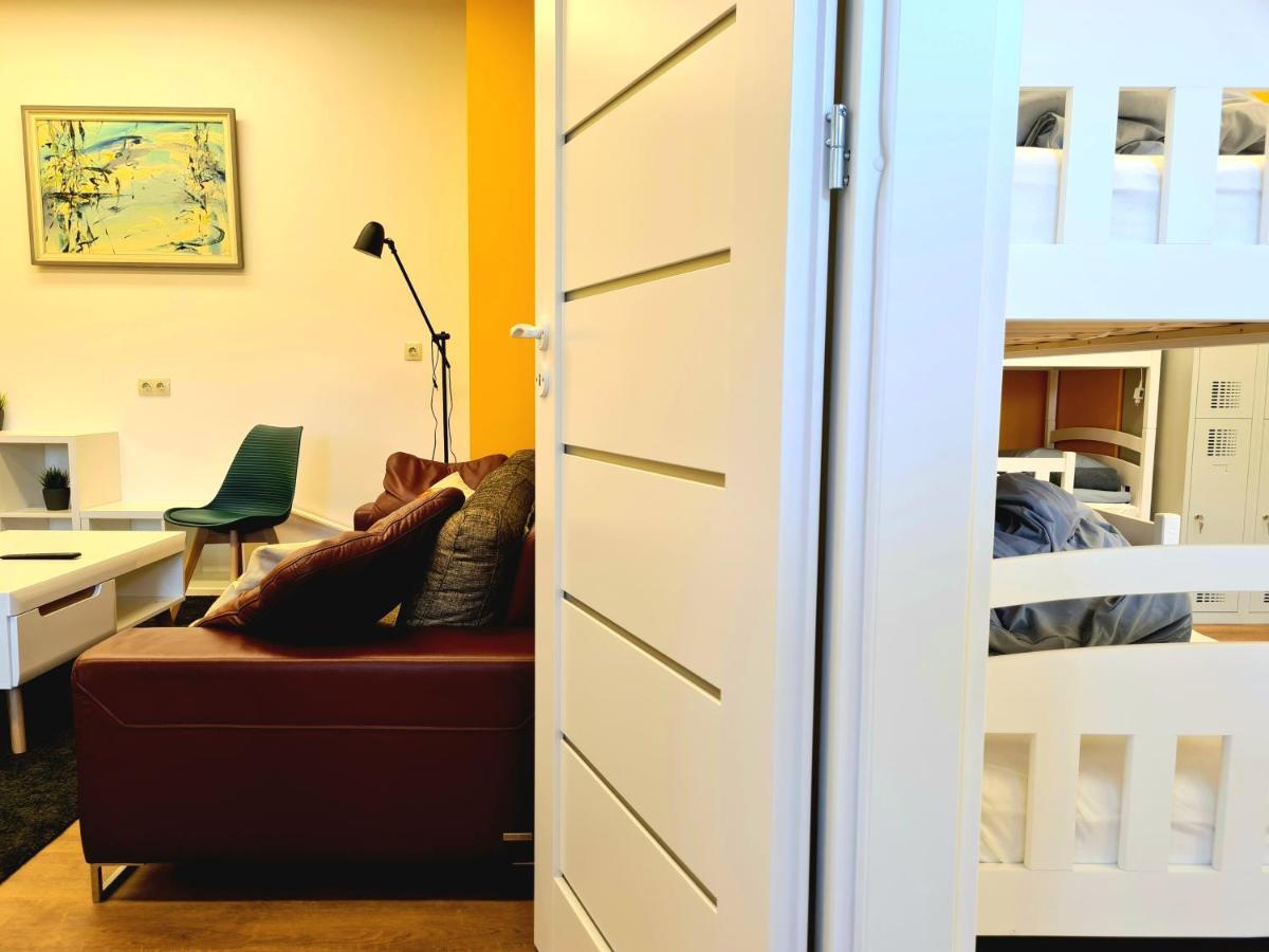 Railway Bed Hostel Kaunas Esterno foto