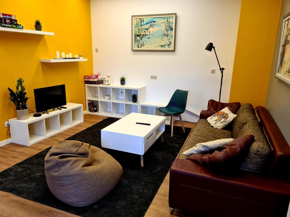 Railway Bed Hostel Kaunas Esterno foto